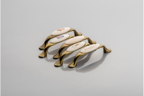 Uchwyt porcelanowy 0728-PB B-brązowy kwiatek antyczny mosiądz