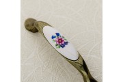 Uchwyt porcelanowy 0728-PR R-różowy kwiatek antyczny mosiądz
