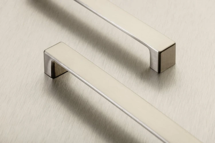 Uchwyt znalowy MODENA C= 128 mm inox